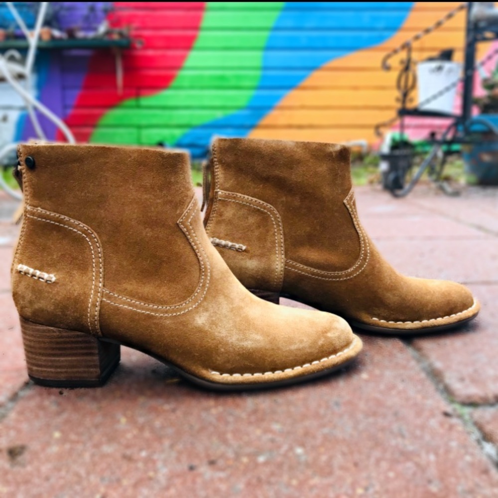 New With Box UGG Suede Leather Ankle Booties